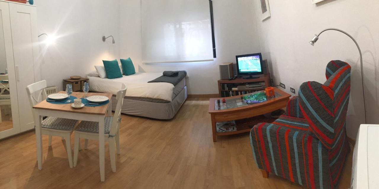 Pool And Garage Old Town Apartment Малага Екстериор снимка