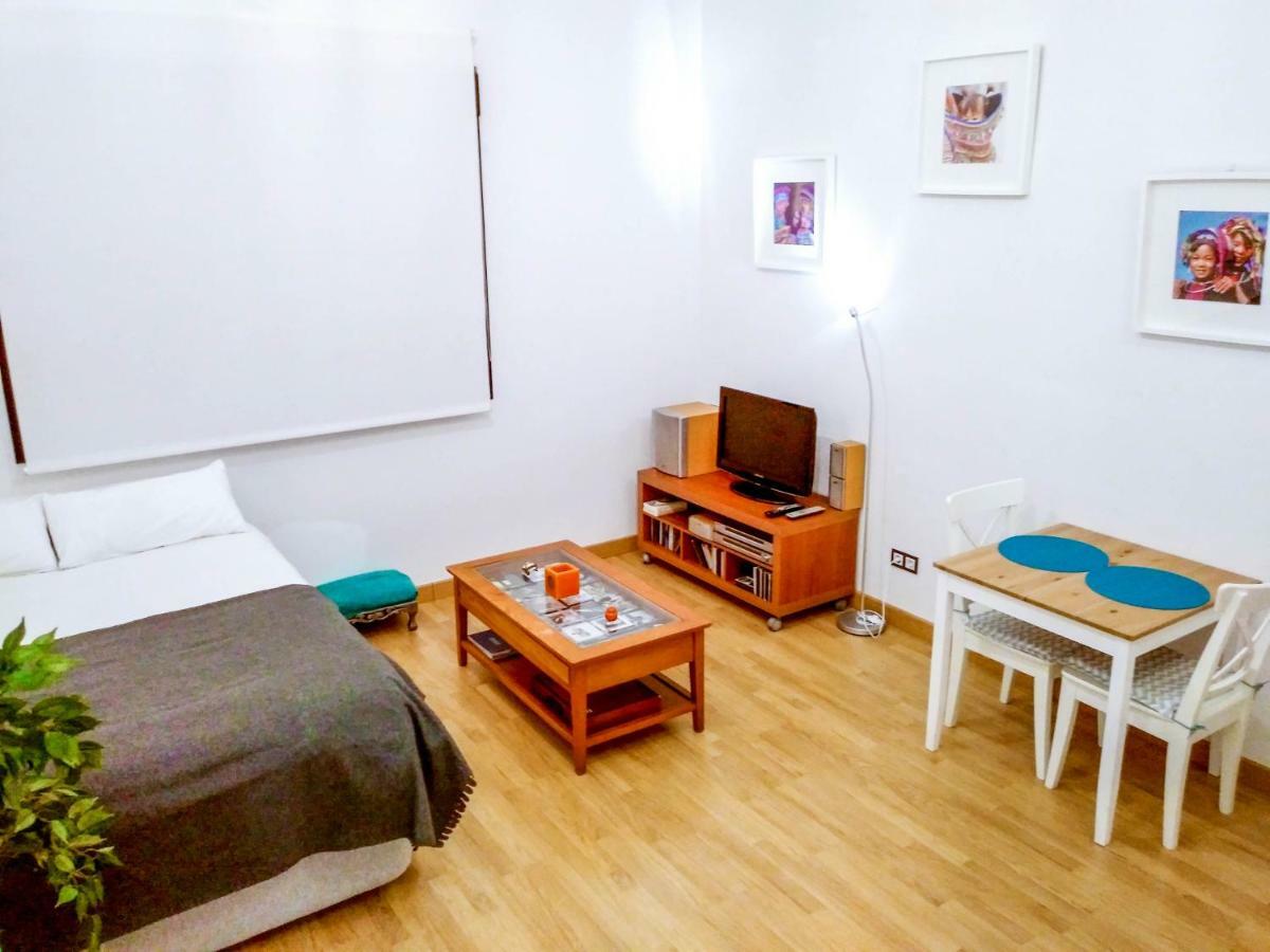 Pool And Garage Old Town Apartment Малага Екстериор снимка
